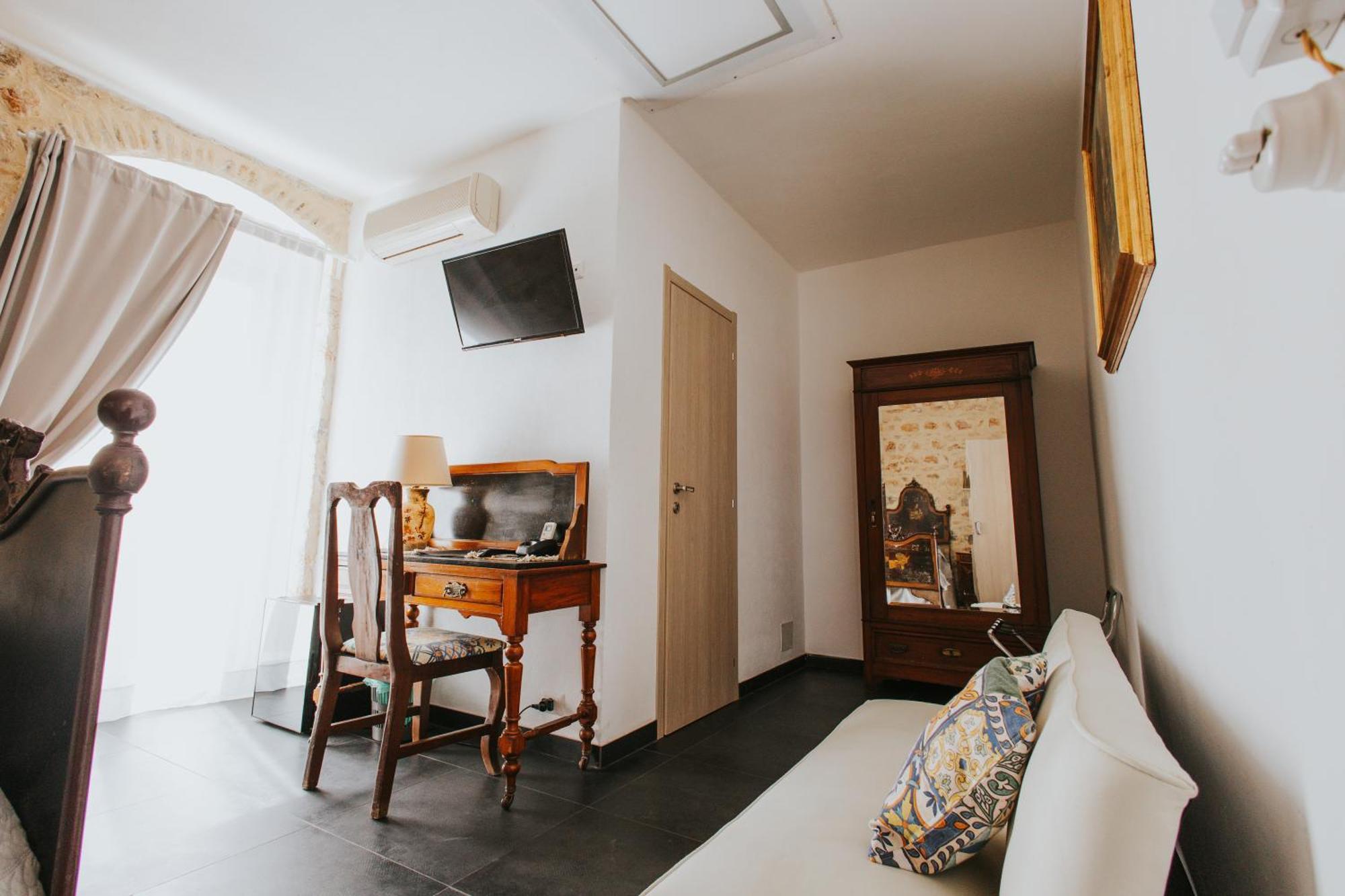 Cosi Priziusi Bed and Breakfast Vizzini Exteriör bild